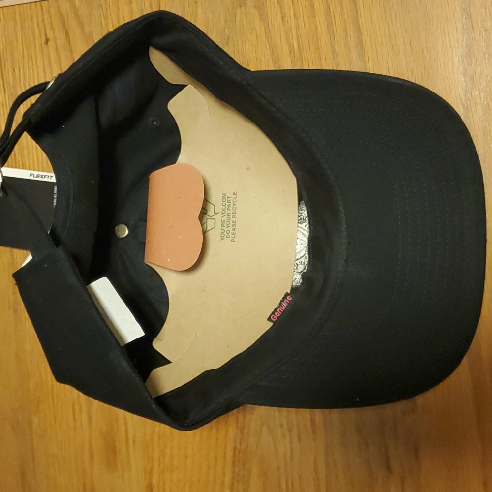 Volcom Hat - Picture 3 of 7